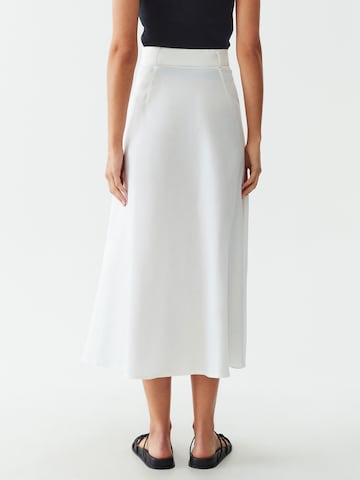 Calli Skirt 'ROBERTS' in White: back
