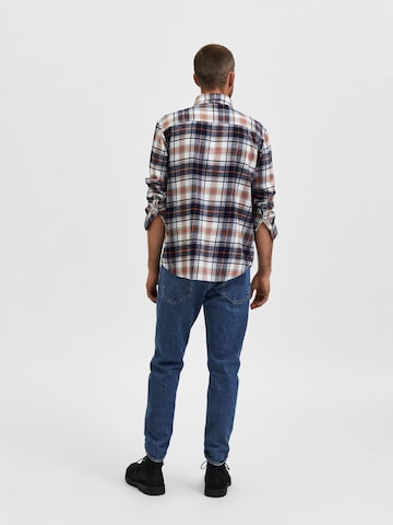 SELECTED HOMME جينز مضبوط قميص 'Rand' بلون أزرق