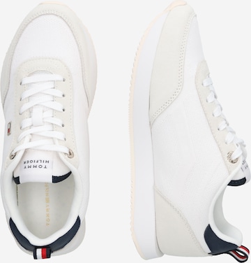 TOMMY HILFIGER Låg sneaker i vit