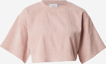 Tricou de la Kamila Šikl pe roz: față