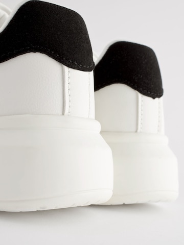 Baskets Next en blanc