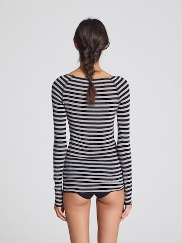 Maglietta 'Amalie Stripe' di Gai+Lisva in grigio