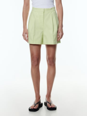 EDITED regular Παντελόνι πλισέ 'Devyn' σε πράσινο: μπροστά