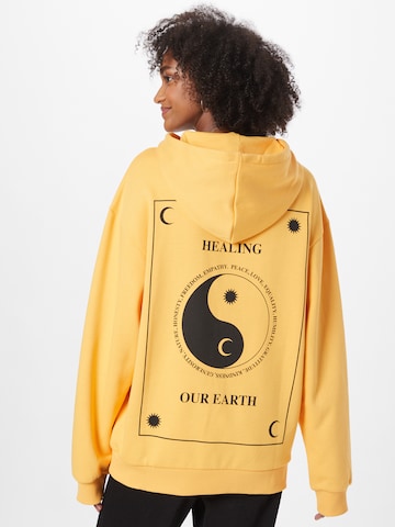 Sweat-shirt 'Mailo' ABOUT YOU Limited en jaune