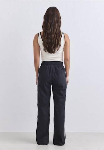 Loosefit Pantaloni sportivi 'Balance' di Aim'n in nero