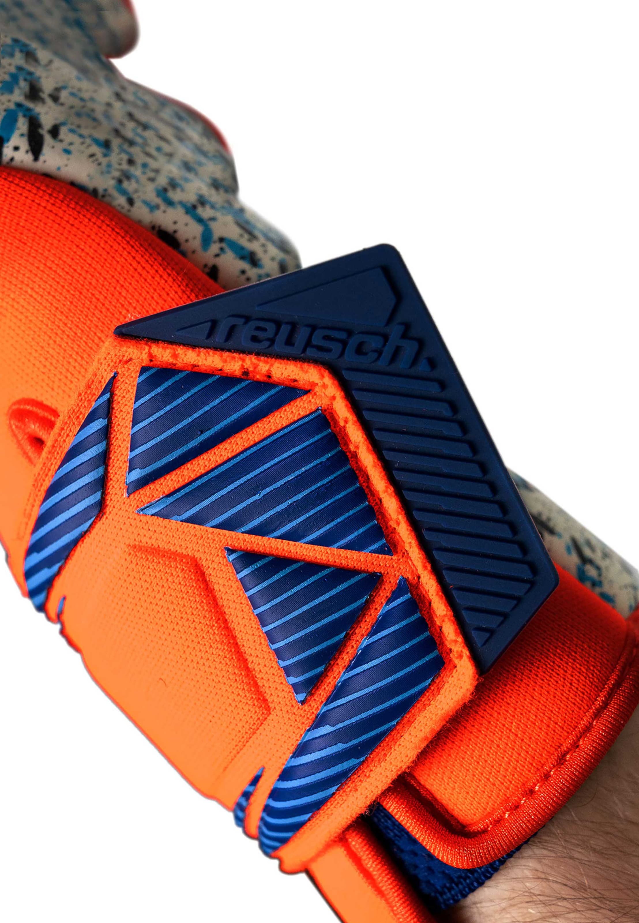 REUSCH Sports gloves 'Attrakt Freegel Fusion' in Blue