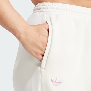 Effilé Pantalon ADIDAS ORIGINALS en blanc
