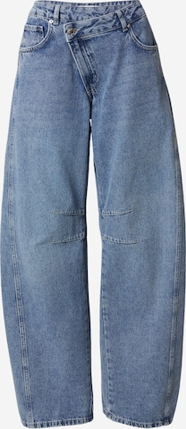 Loosefit Jean About You x Jessica Haller en bleu : devant