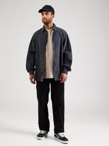 Tricou 'Chase' de la Carhartt WIP pe gri