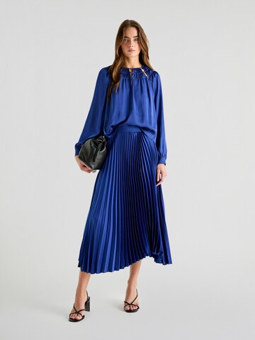 Scalpers Blouse 'Saten' in Blauw: voorkant