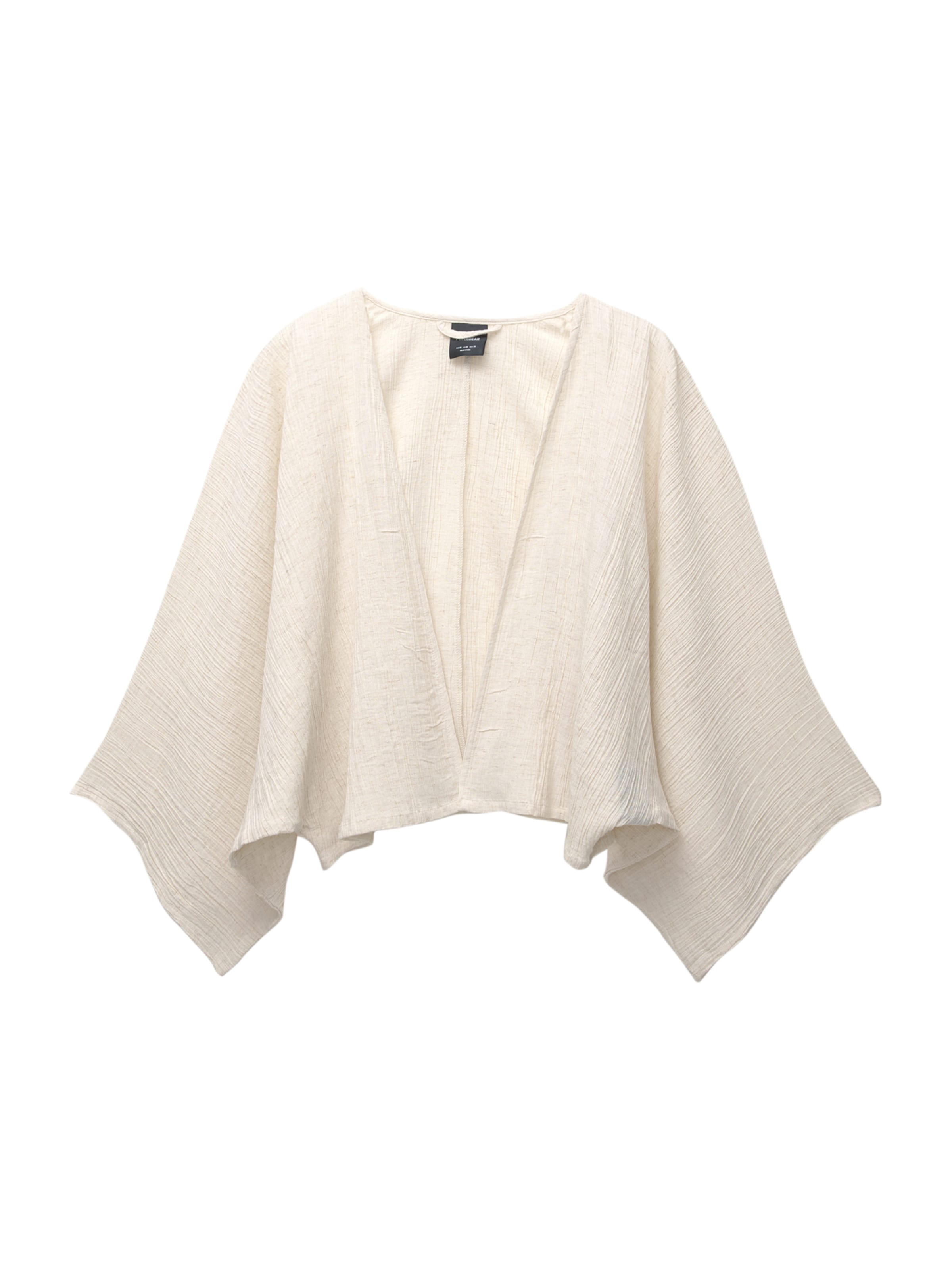 Chimono de la Pull&Bear pe bej: față