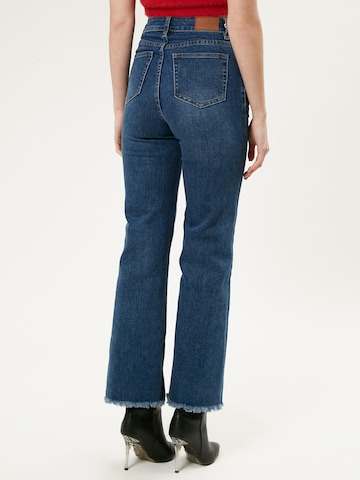 Influencer Boot cut Jeans in Blue