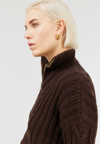 TOPTOP STUDIO Sweatshirt in Brown