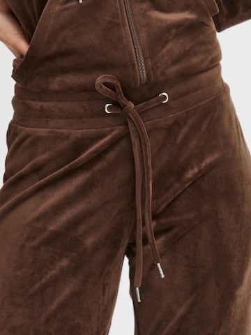 b.young Joggingpak in Bruin