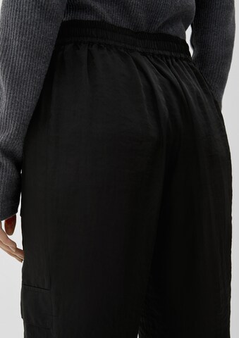 QS Regularen Kargo hlače | črna barva