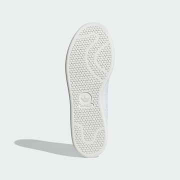 Baskets basses ADIDAS ORIGINALS en blanc