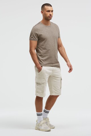CAMP DAVID Regular Cargo Shorts mit Prints im Used Look in Weiß