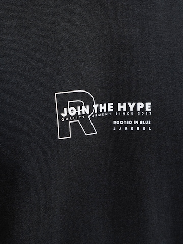 JJ Rebel Суичър 'JREBZAKI' в черно