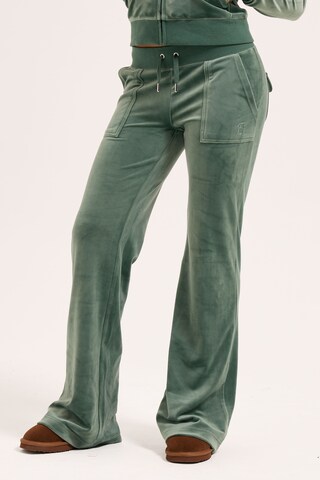 Juicy Couture Flared Hose in Grün: Vorderseite