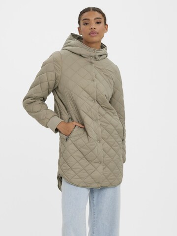Vero Moda Curve Between-seasons coat 'VMHayle' in Green: front