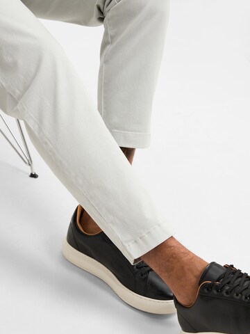 Effilé Pantalon chino Aygill's en gris