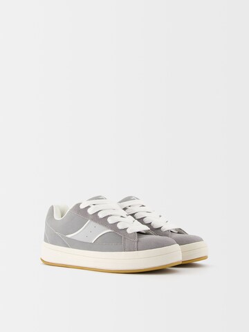 Sneaker bassa di Bershka in grigio