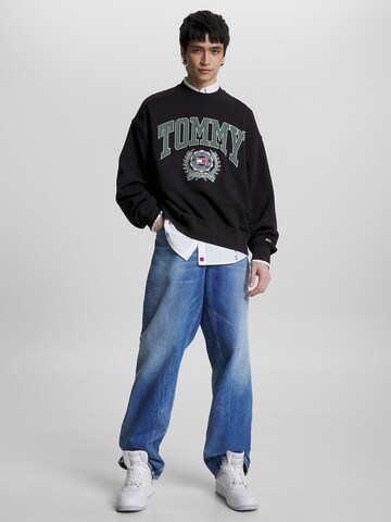 Tommy Jeans Collegepaita värissä musta