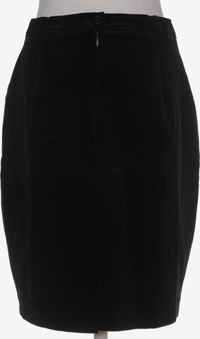 Madeleine Skirt in L in Black: front