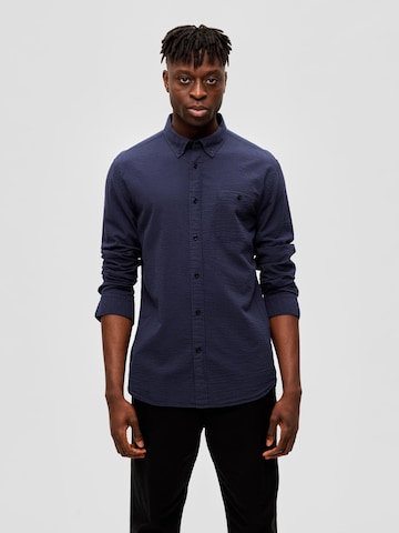 Coupe regular Chemise 'Reil' SELECTED HOMME en bleu : devant