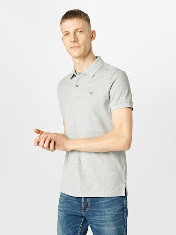 T-Shirt GANT en gris : devant