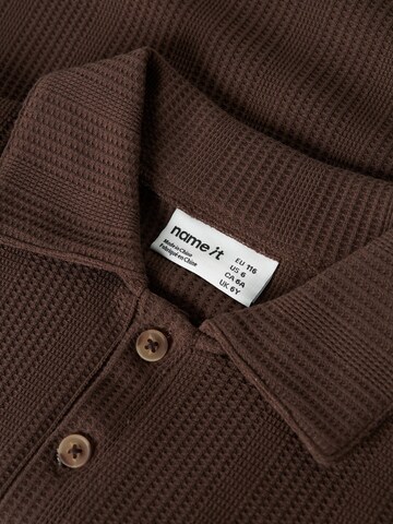 NAME IT - Camiseta en marrón