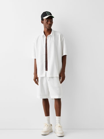 Bershka Normální Kalhoty – bílá