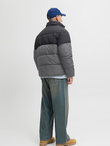 Geacă de iarnă 'JJMAZE' de la JACK & JONES pe gri