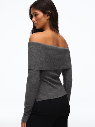 Bershka Sweater in Grey: back