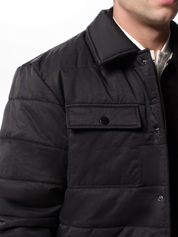 ABOUT YOU x Jaime Lorente Between-Season Jacket 'Lucian' in Black