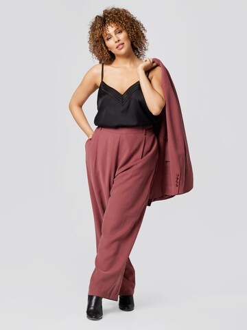 Guido Maria Kretschmer Curvy Regular Pleat-front trousers 'Godja' in Red