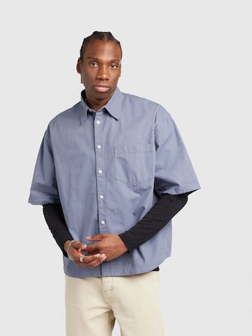 WEEKDAY Comfort fit Button Up Shirt 'Heino' in Blue: front