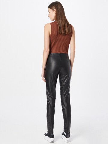MAC - Slimfit Pantalón 'ANNA' en negro