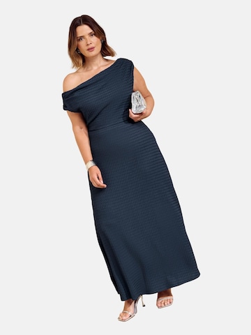 Rochie de la Friends Like These pe albastru: față