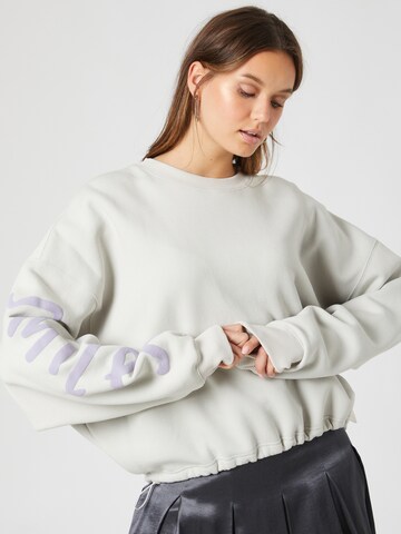 Smiles - Sweatshirt 'Toni' em branco