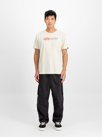 ALPHA INDUSTRIES Футболка в Белый