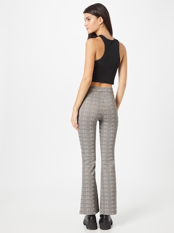 VERO MODA - Acampanado Pantalón 'Kamma' en gris