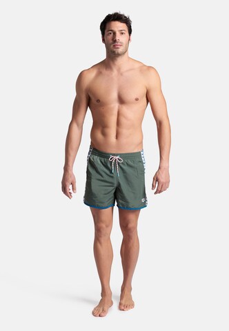 ARENA Beach Short 'TEAM STRIPE' in Grün