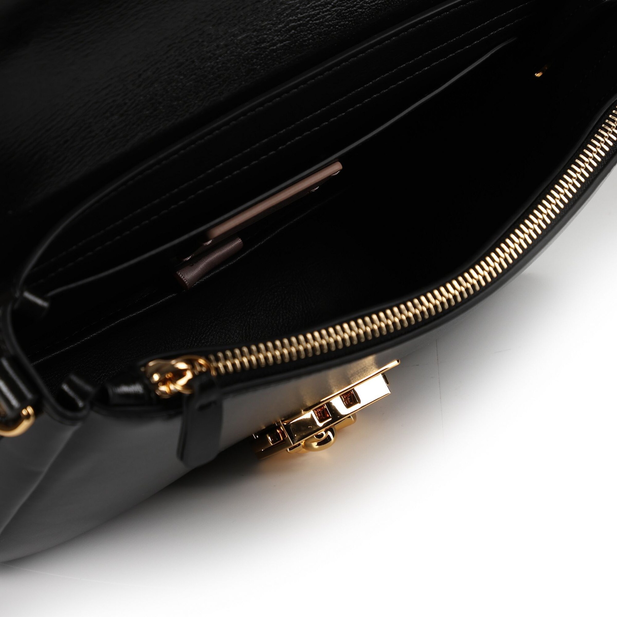 Coccinelle Schultertasche 'C-Me' in Schwarz