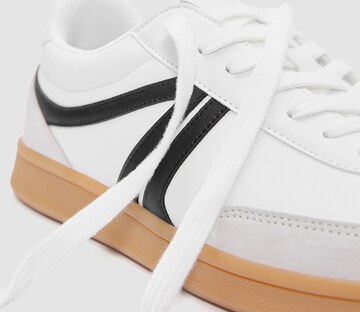 Pull&Bear Låg sneaker i vit