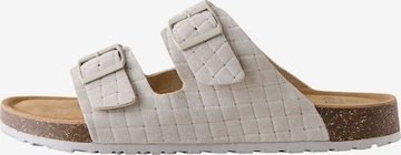 Saboți de la Next pe bej: față