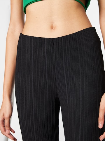 Regular Pantaloni 'Oasis' de la modström pe negru