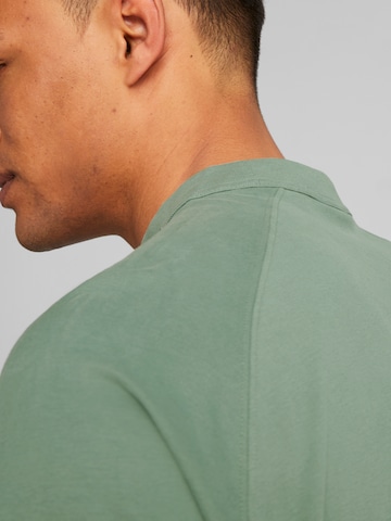 PUMA Toiminnallinen paita 'Classics' värissä vihreä