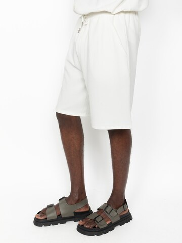 Regular Pantalon Schott NYC en blanc