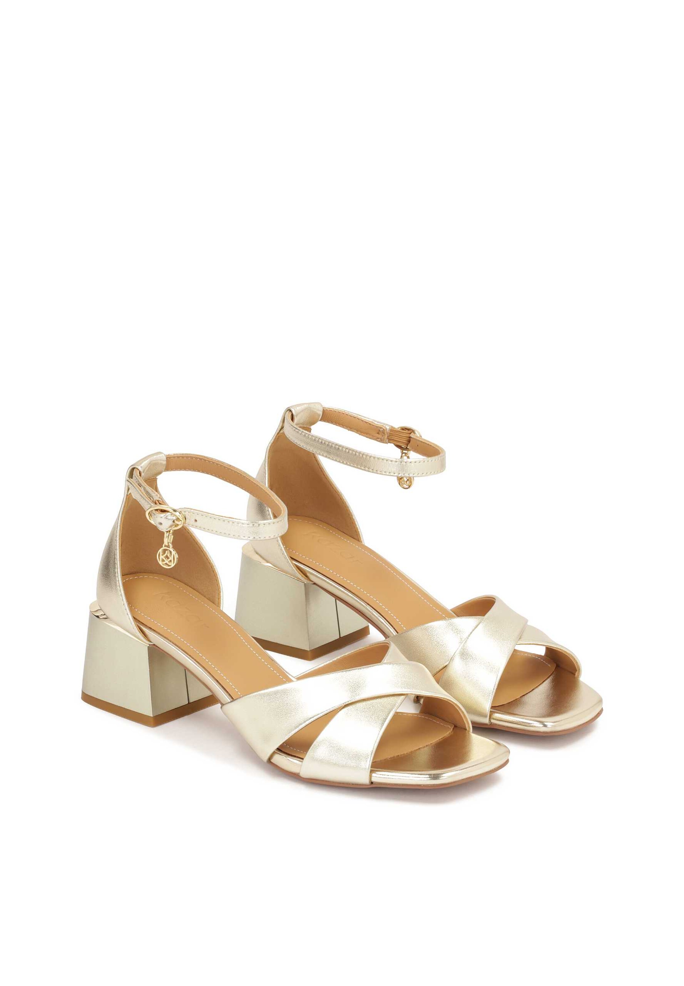 Sandalo di Kazar in oro